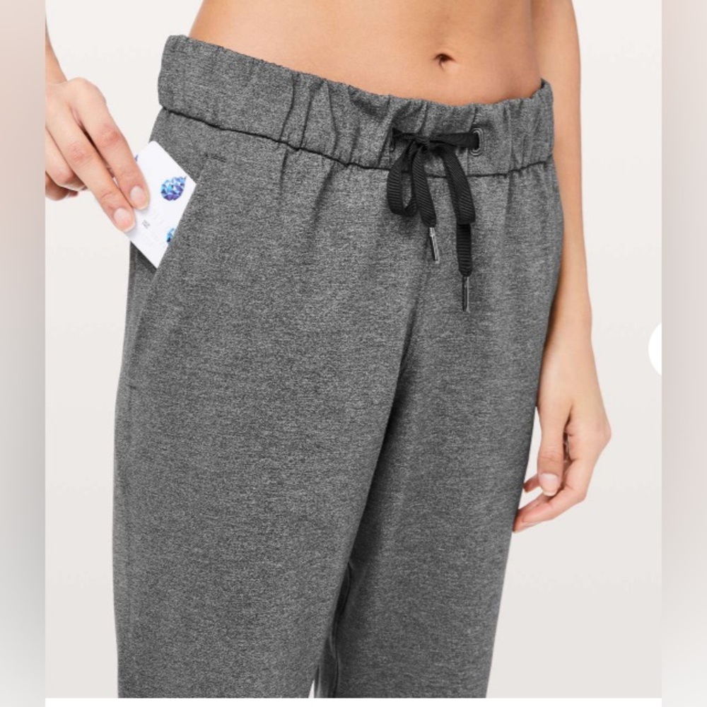 Lululemon on the fly ankle pants Luxtreme 4 EUC